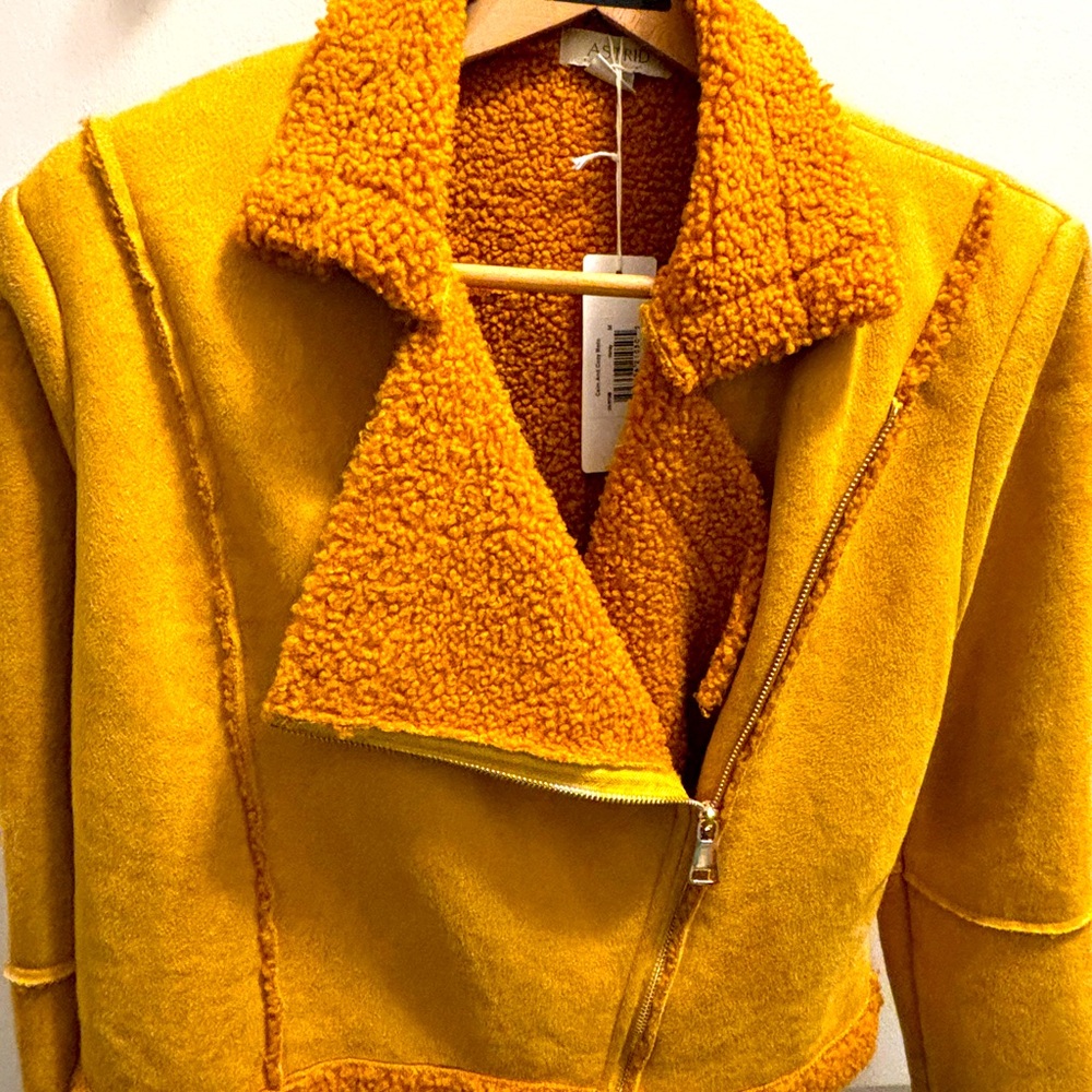 New Short Astrid Jacket - Picture 2 of 4